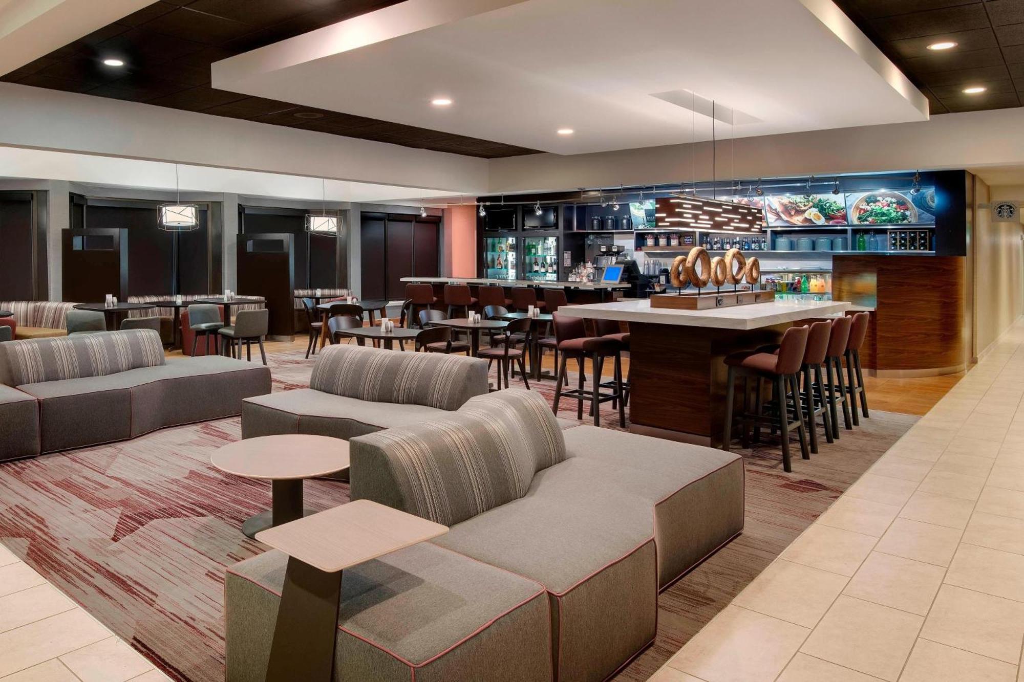 Courtyard By Marriott Savannah Midtown Bagian luar foto