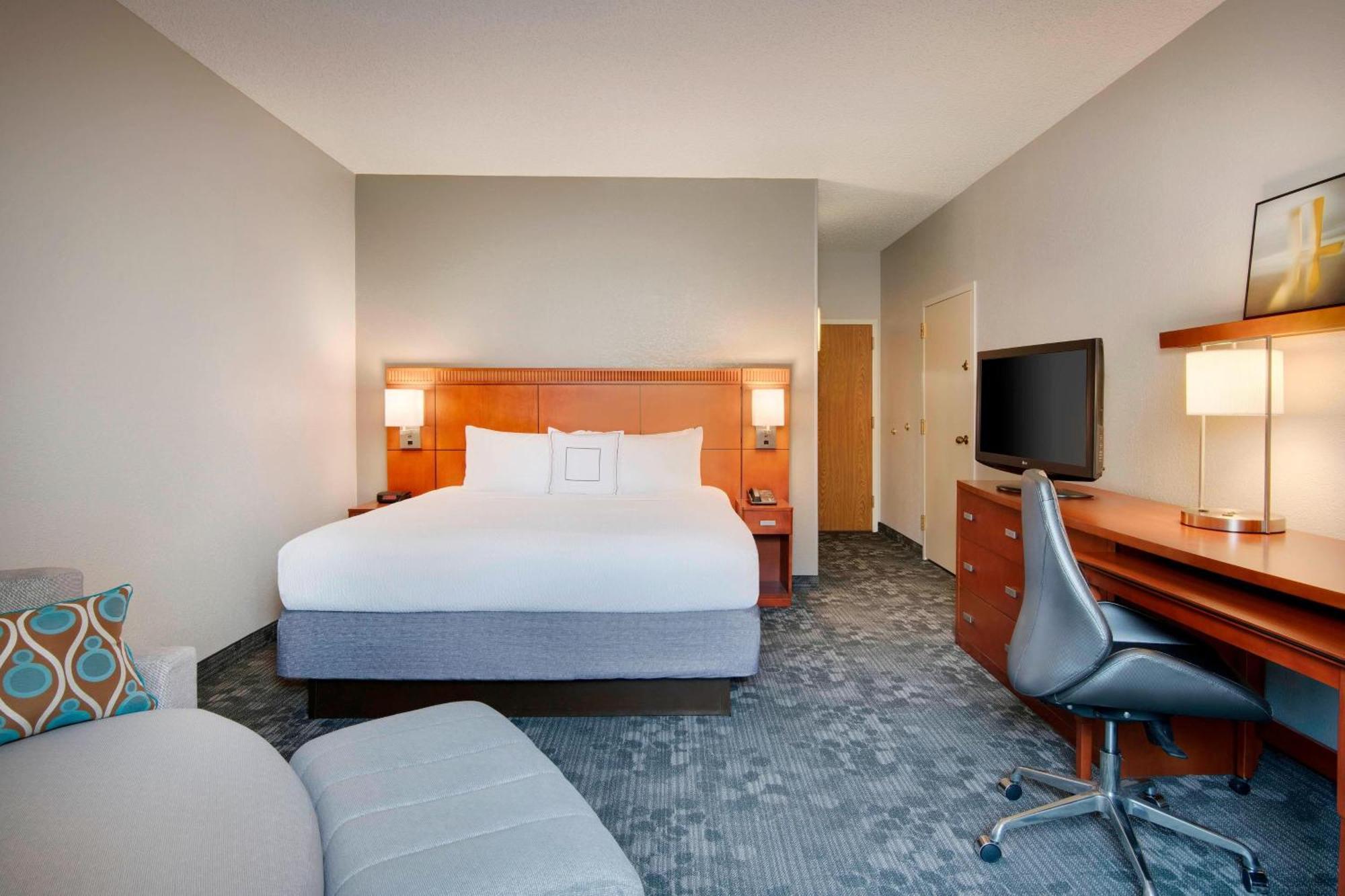 Courtyard By Marriott Savannah Midtown Bagian luar foto