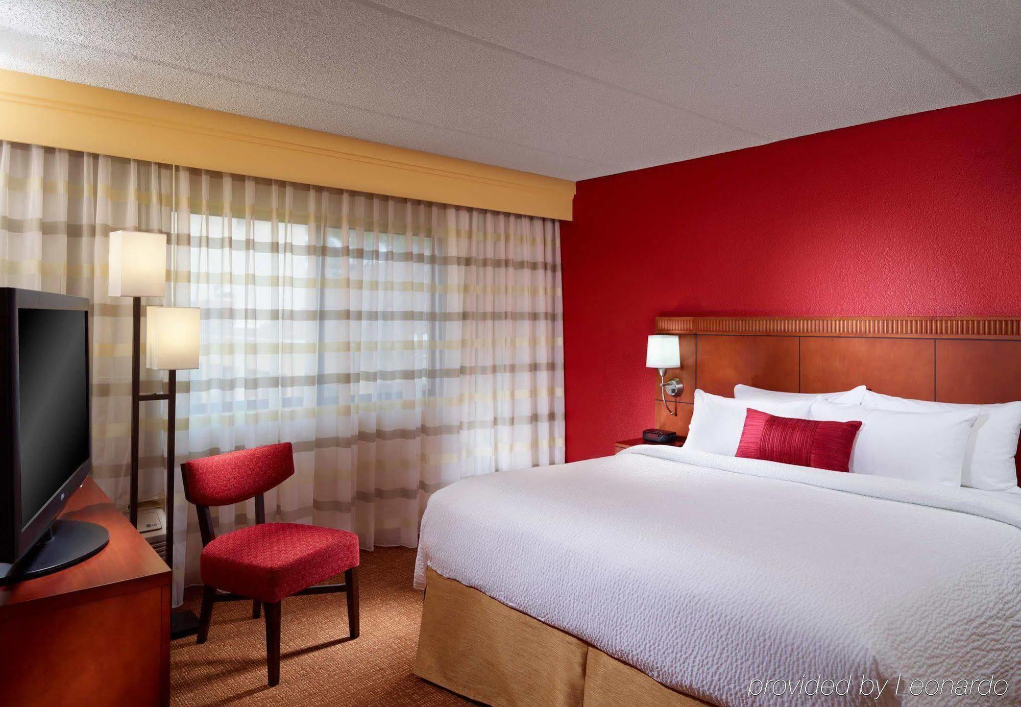 Courtyard By Marriott Savannah Midtown Bagian luar foto