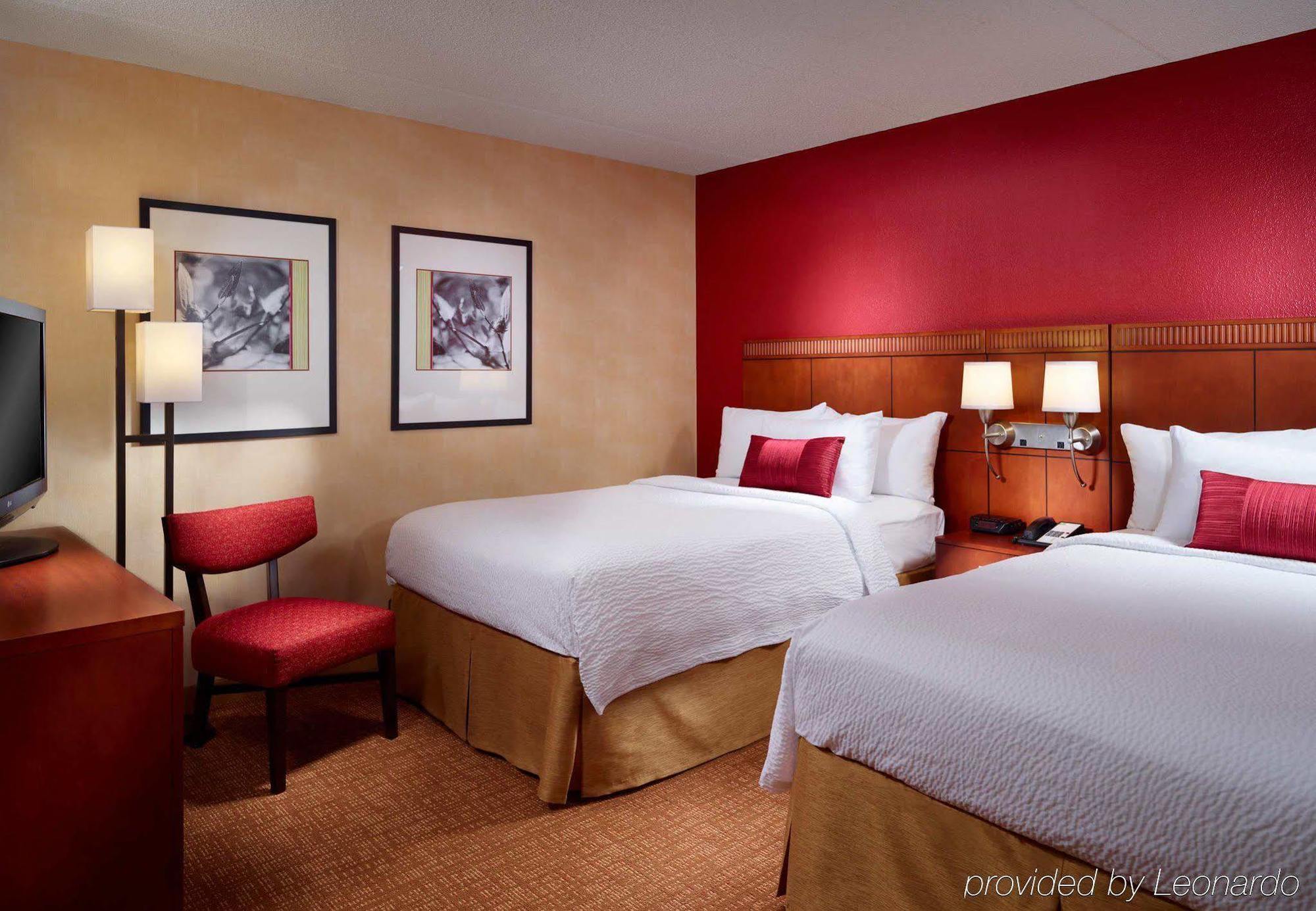 Courtyard By Marriott Savannah Midtown Bagian luar foto
